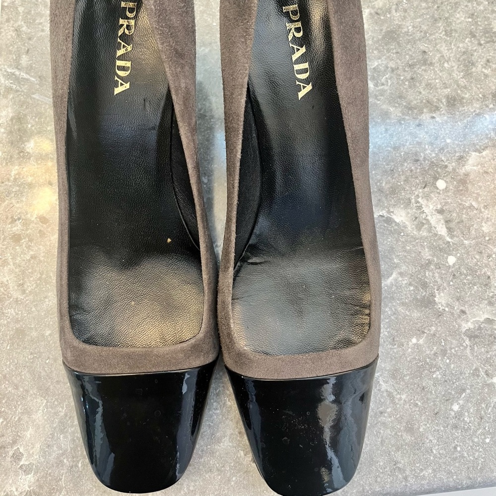 Parade black and gray kitten heel